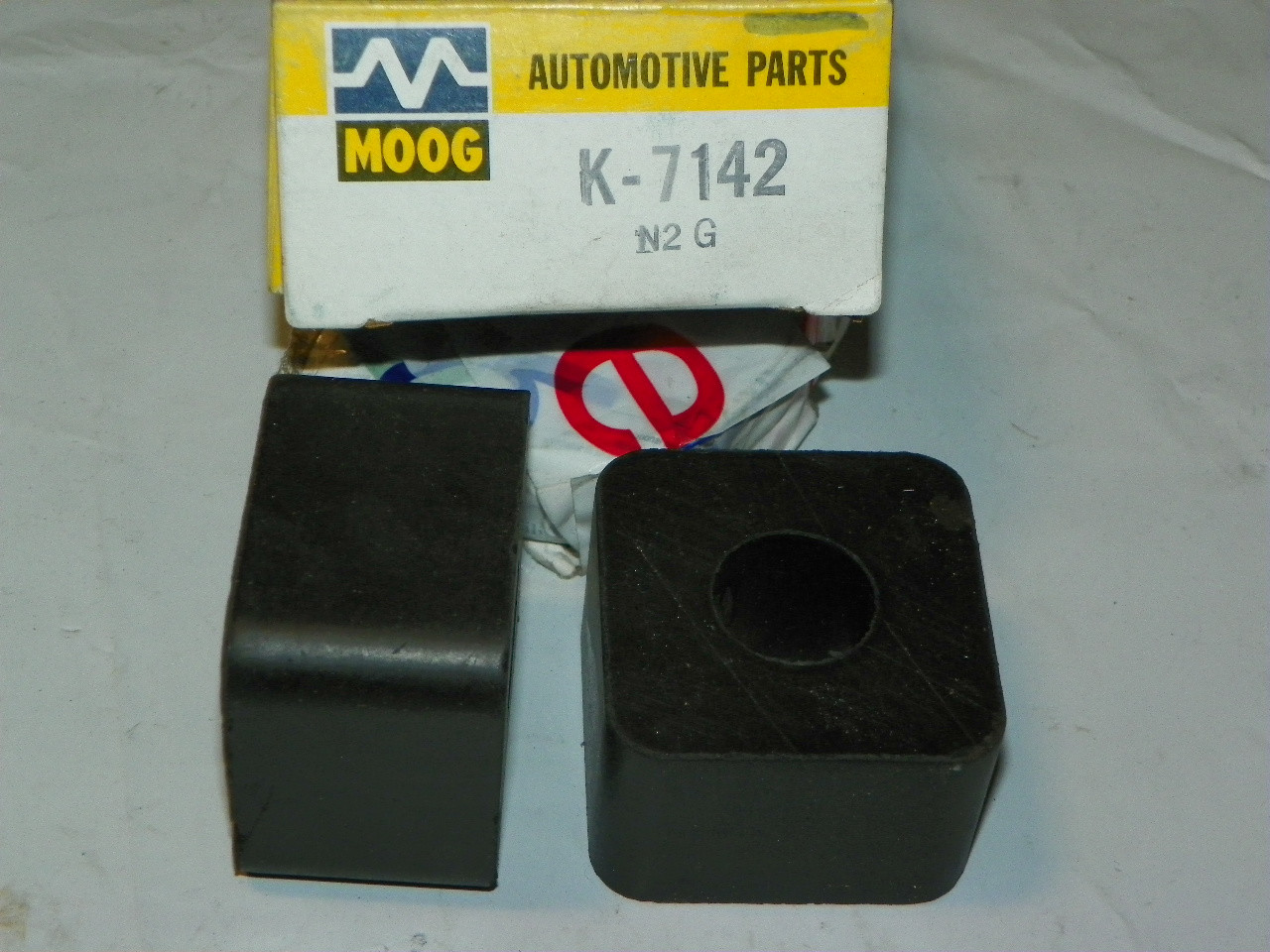 Dodge 400/600 Series 1982-86 NOS Sway Bar Bushing Moog k7142 15/16-inch bar USA