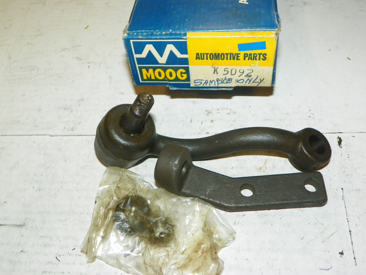 Oldsmobile 1963-64 NOS Idler Arm with Frame Bracket Moog K-5092 Made in USA