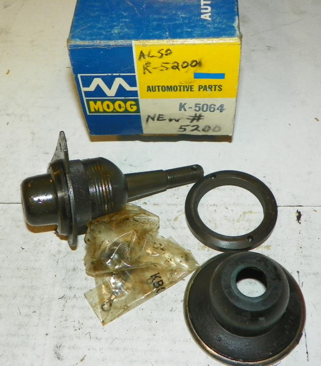 Cadillac 1961-64 NOS Upper Ball Joint Moog K-5064 Right-Side Made in USA
