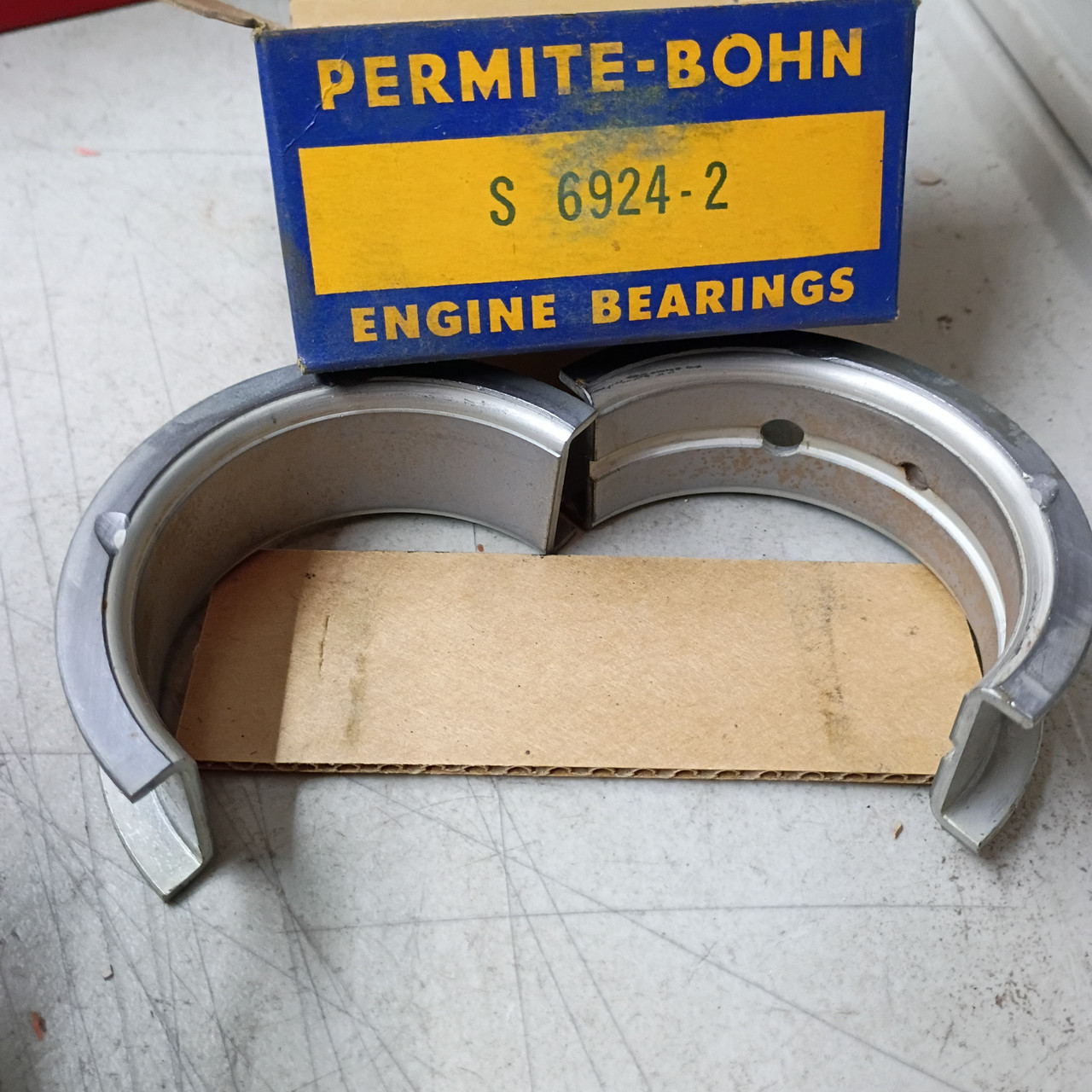 Chevrolet 6 Cyl. 235 261 1945-55 Federal Mogul Engine Bearings 927M-2 (.002)