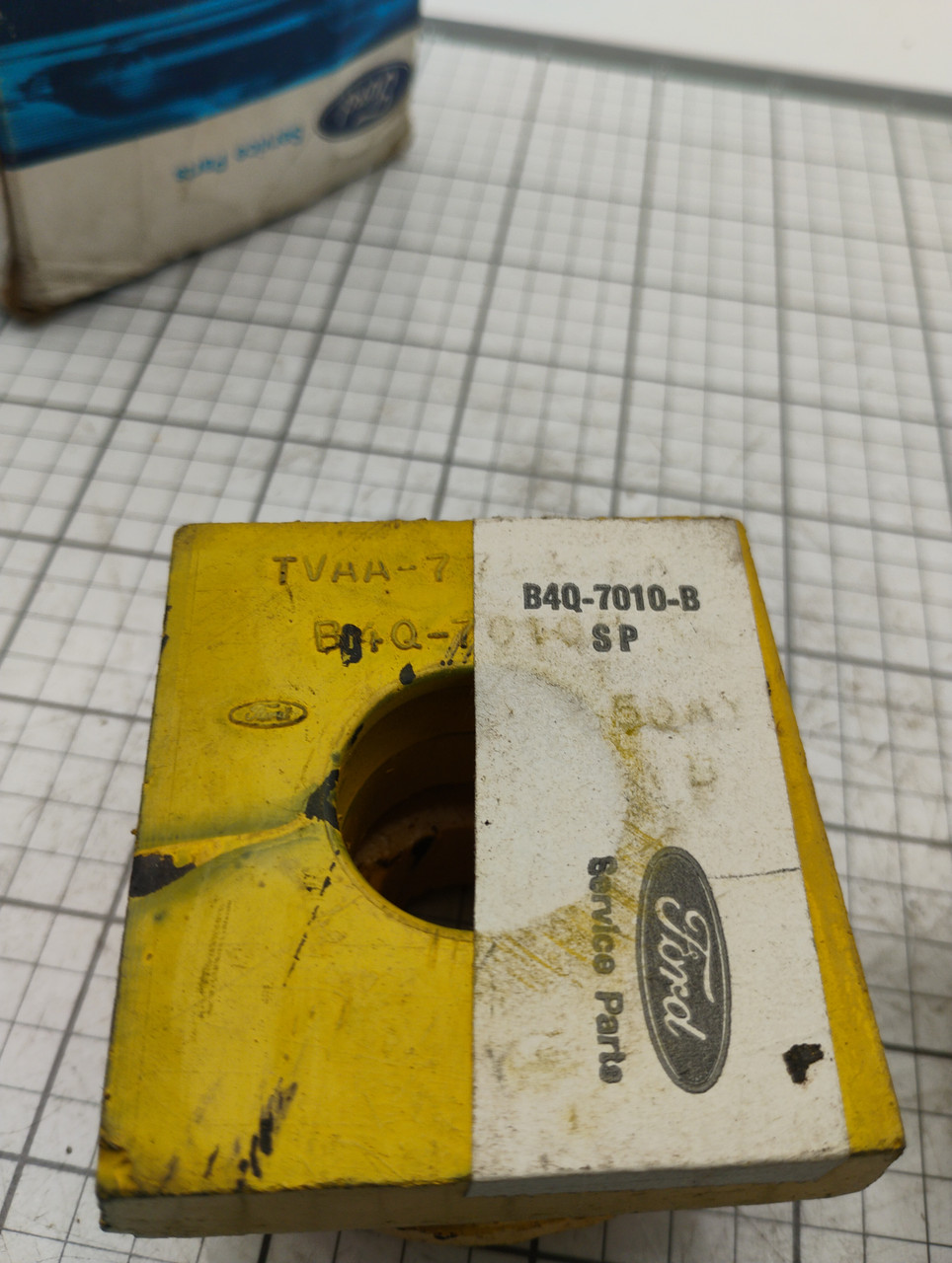Ford F250 1973-77 B9TZ-6039-A / B4Q-7010B Insulators NOS Made in USA