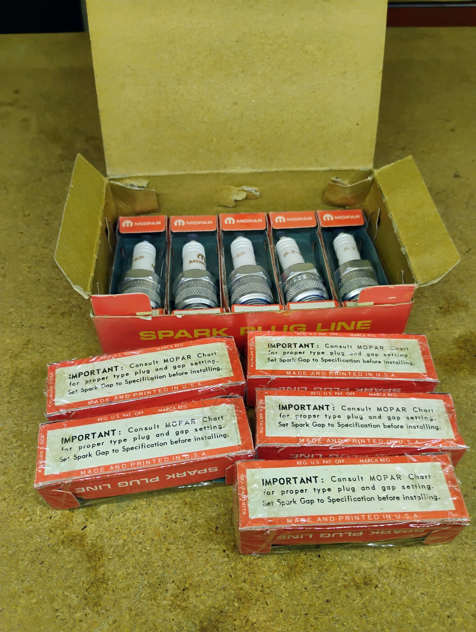 Mopar P-7-6P Spark Plugs NOS Made in USA