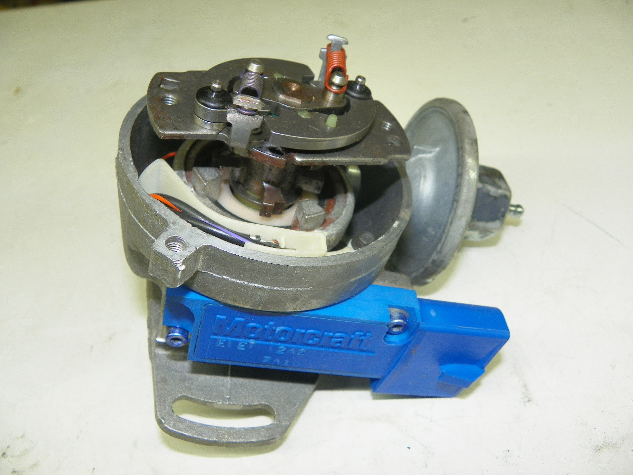 Motorcraft E2EE-12127-EB Distributor Made in USA NOS