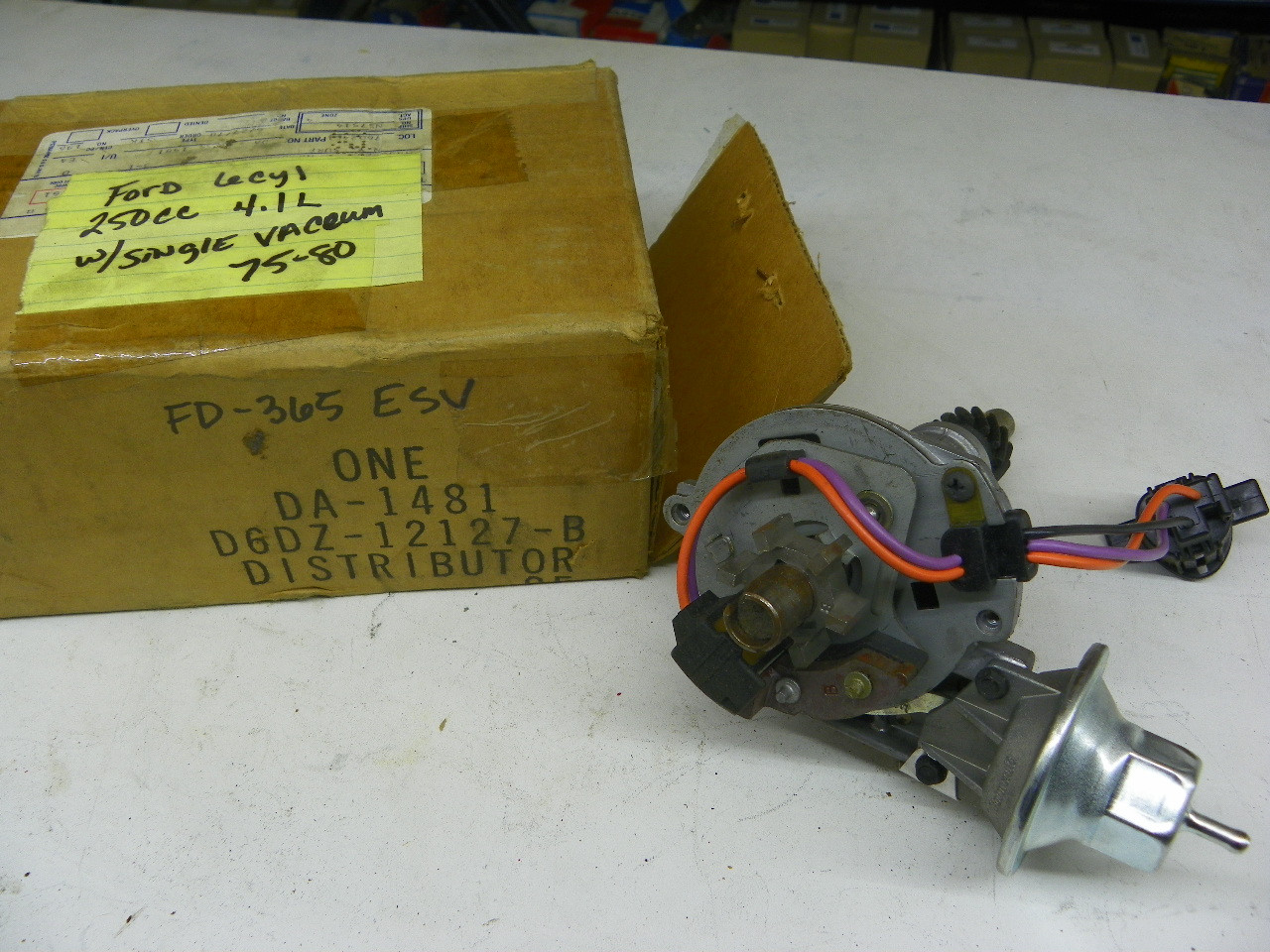 Ford 6 Cyl. 250cc 4.1L 1975-80 Motorcraft D6DZ-12127-B DA-1481 Distributor NOS Made in USA