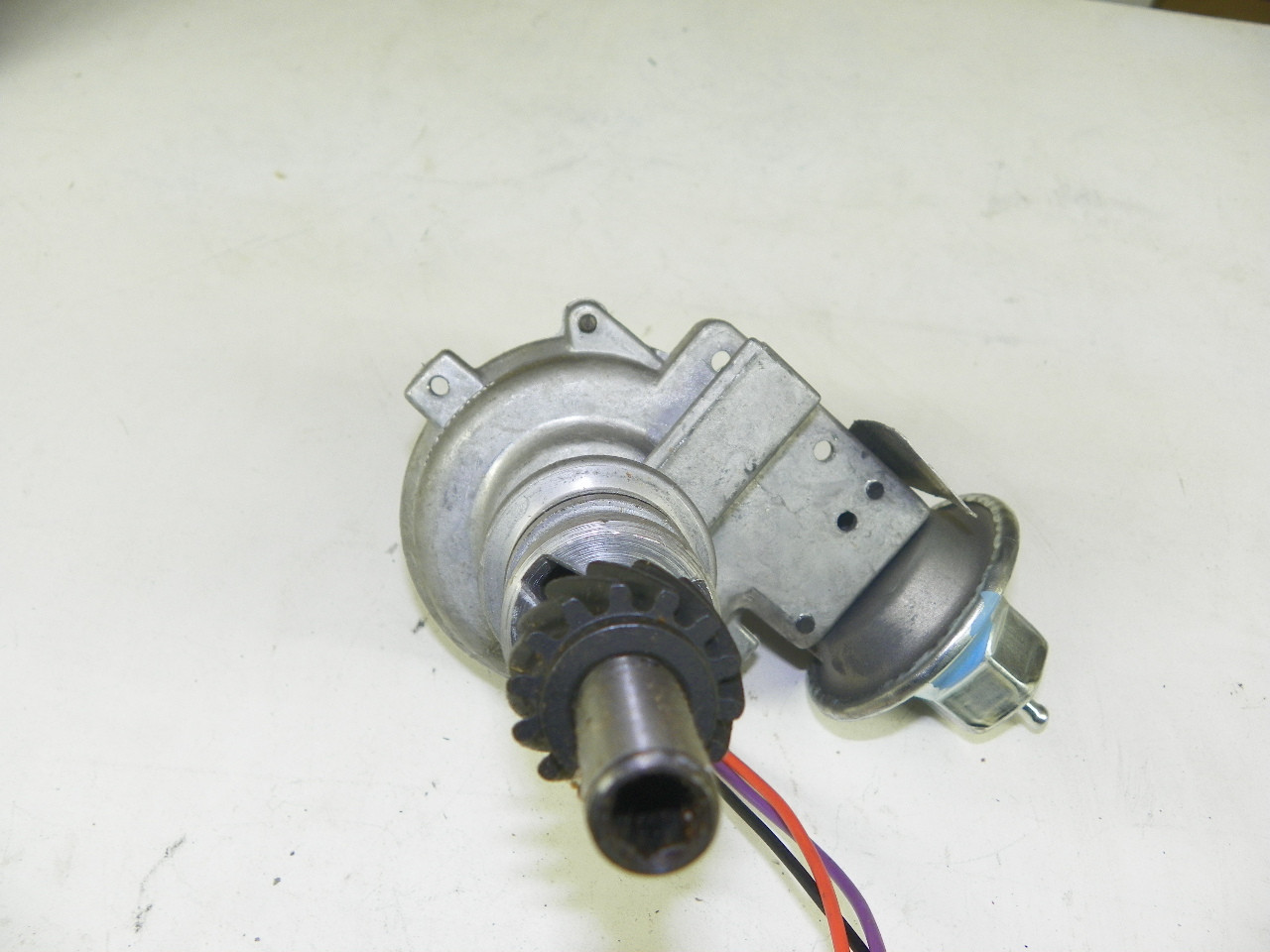 Ford 6 Cyl. 250cc 4.1L 1975-80 Motorcraft D6DZ-12127-B DA-1481 Distributor NOS Made in USA