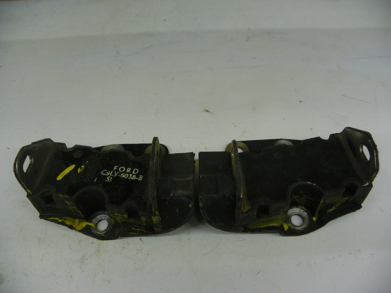 Ford C9LY-6038-A and C9LY-6038-B Motor Mounts for 1969-1970 Mustang Boss 429 restoration