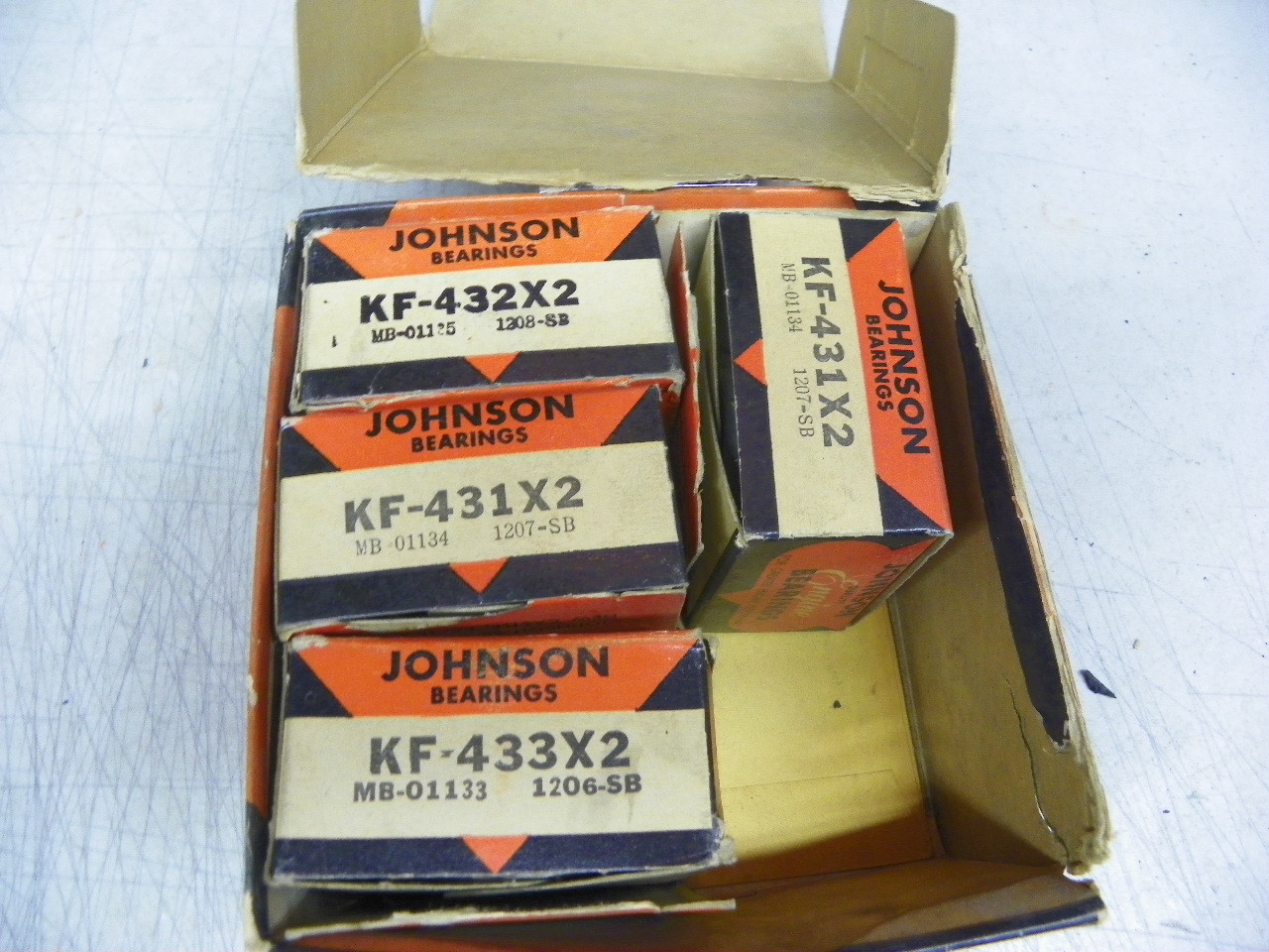 Johnson SET-66 X2 Main Bearing Set for 1946-1950 Kaiser Frazer and Mack EN226 restoration