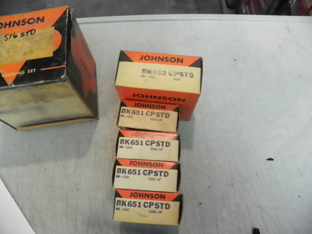 Johnson SET-516 Main Bearing Set for 1953-1956 Buick and 1956-1959 Chevy V8 restoration