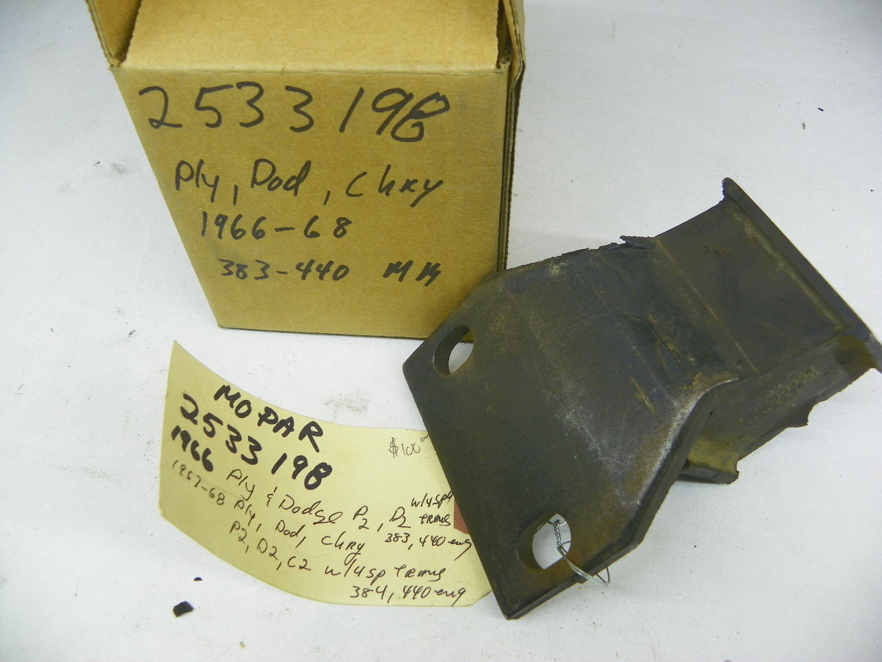 Mopar 2533198 Motor Mount for 1966-1968 Dodge Plymouth Chrysler B-Body restoration