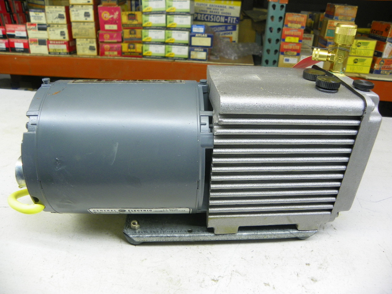 Robinair 15102 High Vacuum Pump 2.2 CFM Single Stage for HVAC refrigeration service. - Image 12