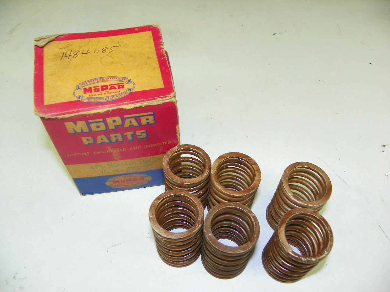 Mopar 1484085 Valve Springs for vintage auto restoration. - Image 1