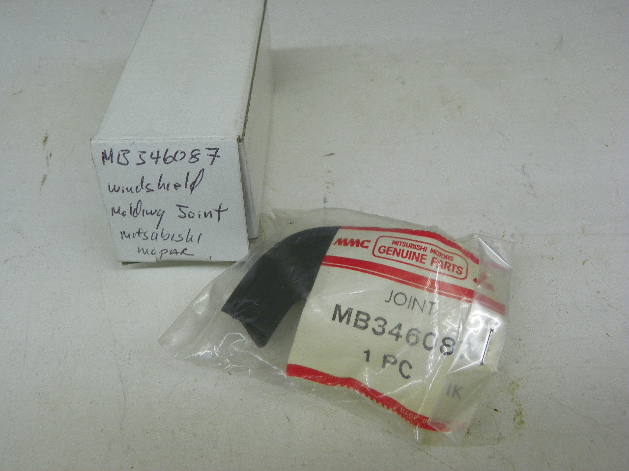 Mitsubishi MB34608 Windshield Molding Joint NOS for restoration - Image 1