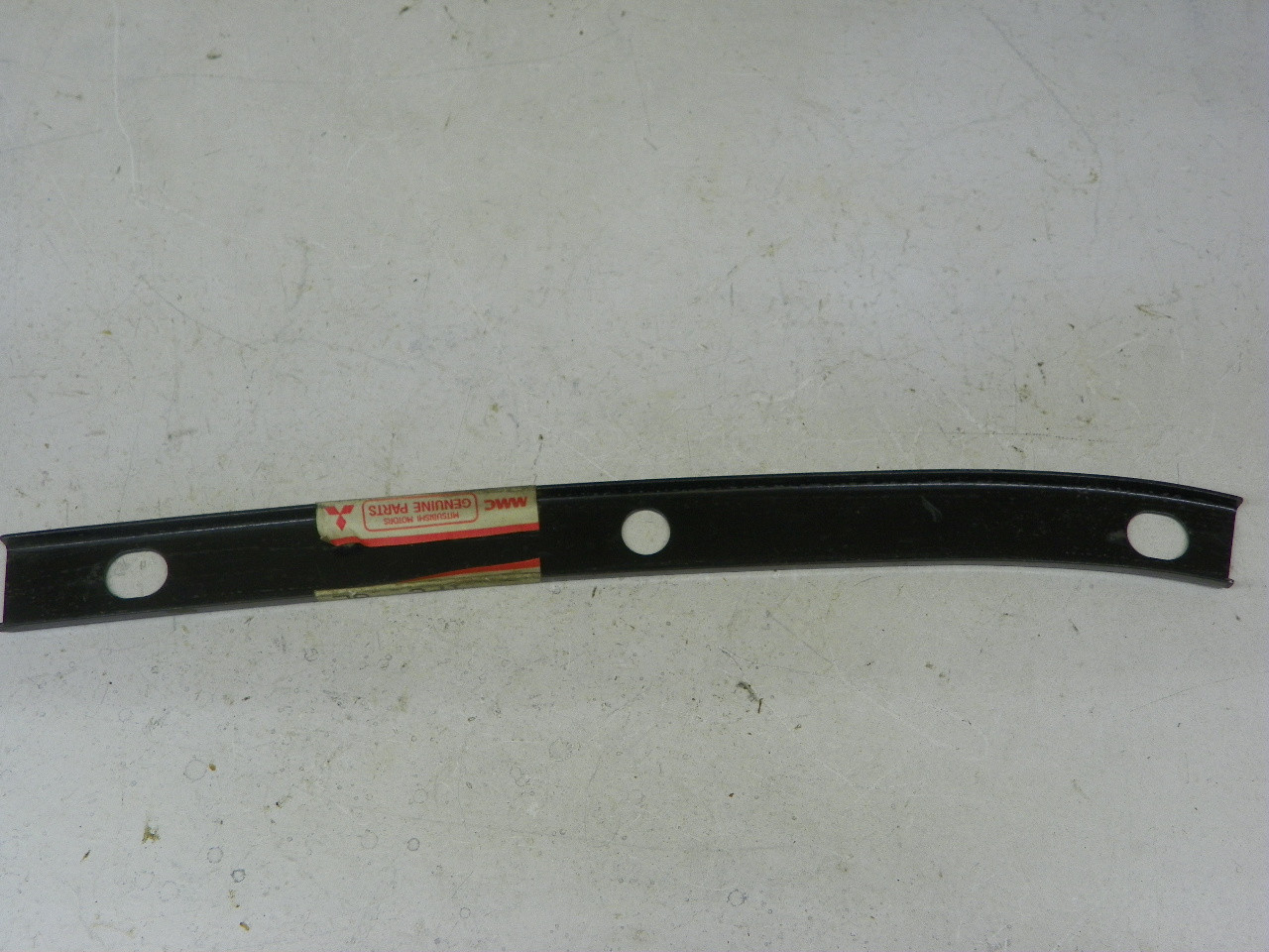 Mitsubishi MB631262 Rear Bumper Plate for restoration - Image 3