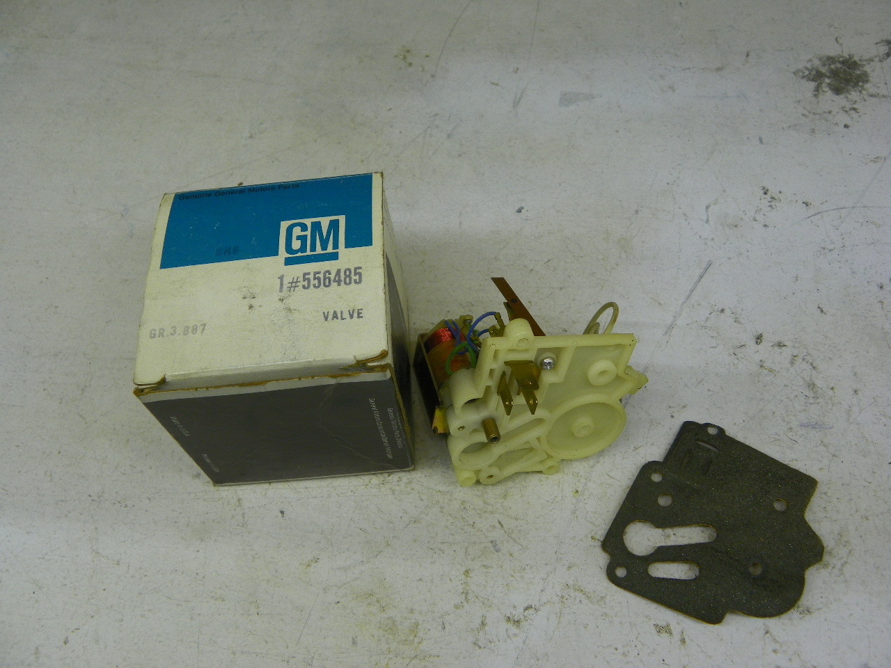 GM 556485 Cruise Control Regulator Valve Body W/ Magnet for Buick Cadillac Chevrolet Oldsmobile Pontiac restoration. - Image 1