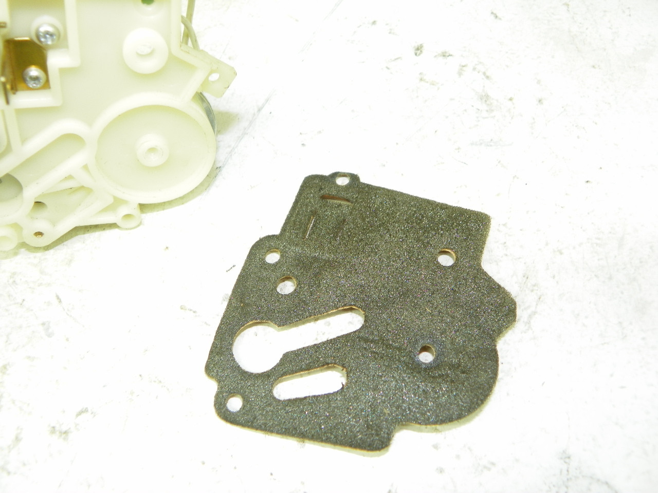 GM 556485 Cruise Control Regulator Valve Body W/ Magnet for Buick Cadillac Chevrolet Oldsmobile Pontiac restoration. - Image 3