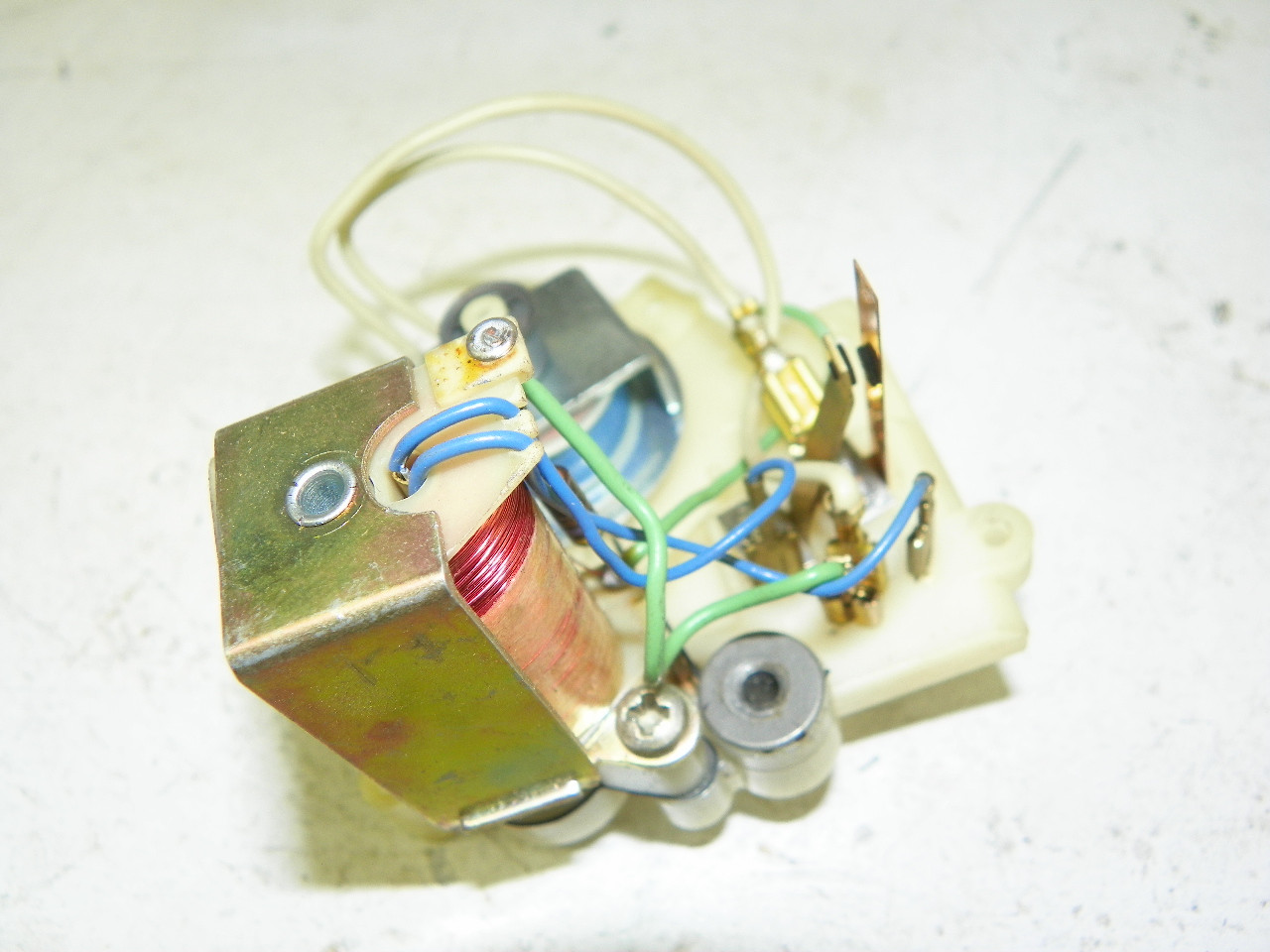 GM 556485 Cruise Control Regulator Valve Body W/ Magnet for Buick Cadillac Chevrolet Oldsmobile Pontiac restoration. - Image 6