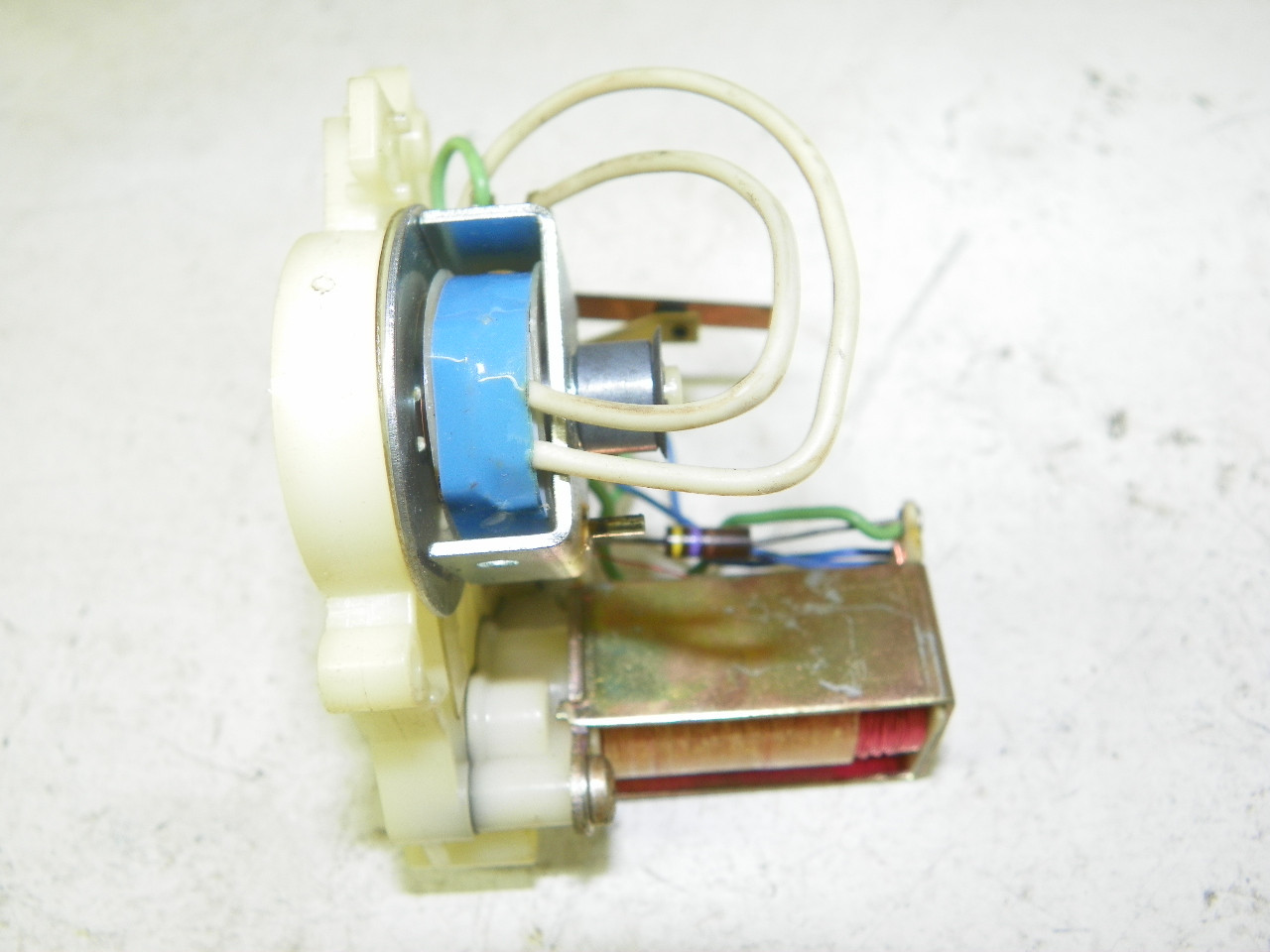 GM 556485 Cruise Control Regulator Valve Body W/ Magnet for Buick Cadillac Chevrolet Oldsmobile Pontiac restoration. - Image 8