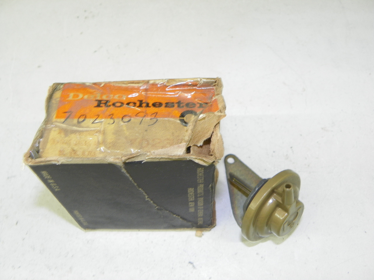 Delco Rochester 7023093 Vacuum Valve for restoration - Image 1