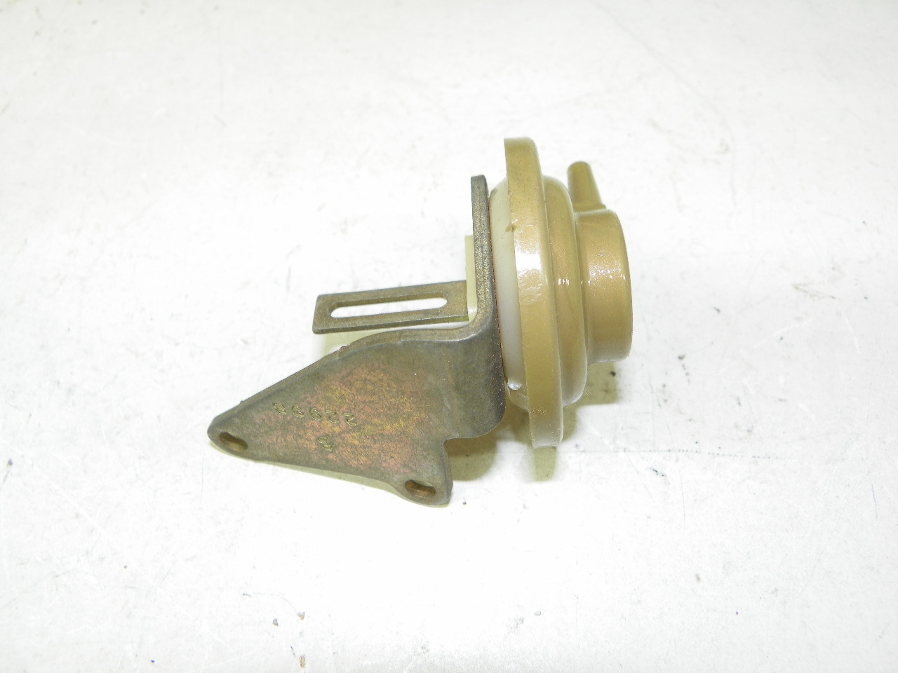 Delco Rochester 7023093 Vacuum Valve for restoration - Image 4