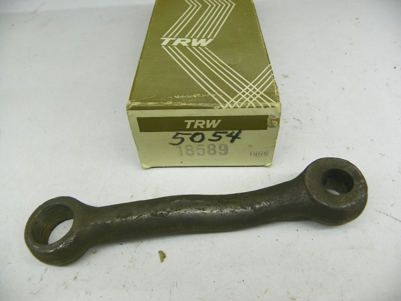 TRW 18589 Idler Arm for 1961-1962 Pontiac All Exc. Tempest steering restoration. - Image 1