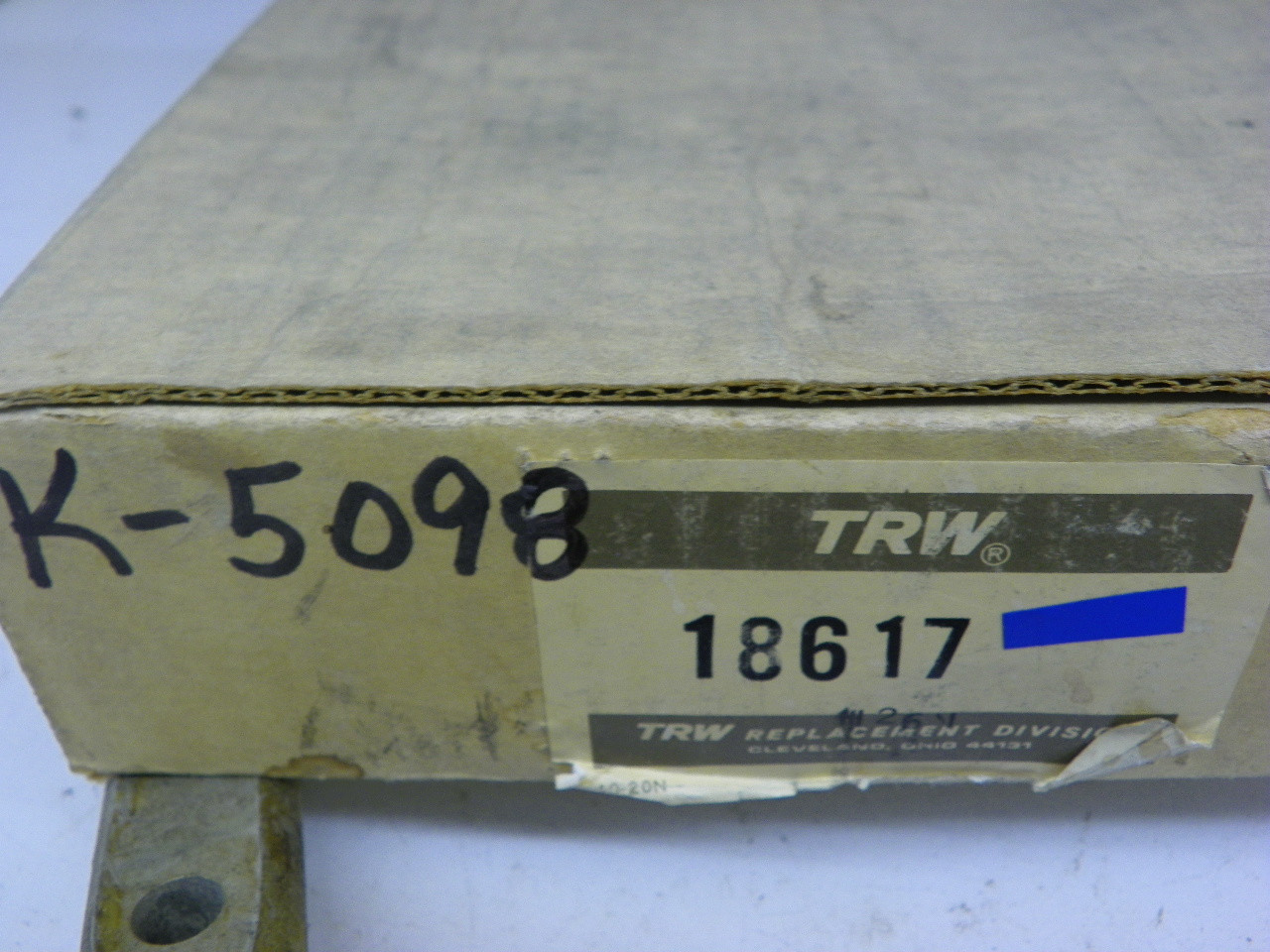 TRW 18617 Idler Arm & Bracket Assembly for 1963-1965 Cadillac All Models steering restoration. - Image 3