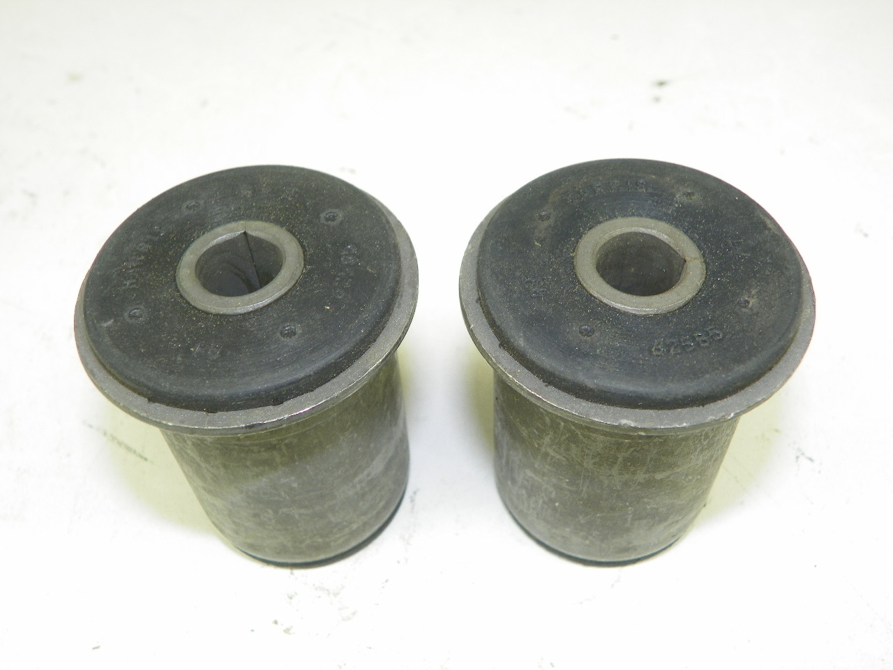 TRW 2-12357 Suspension Bushing NOS for vintage auto part restoration - Image 3
