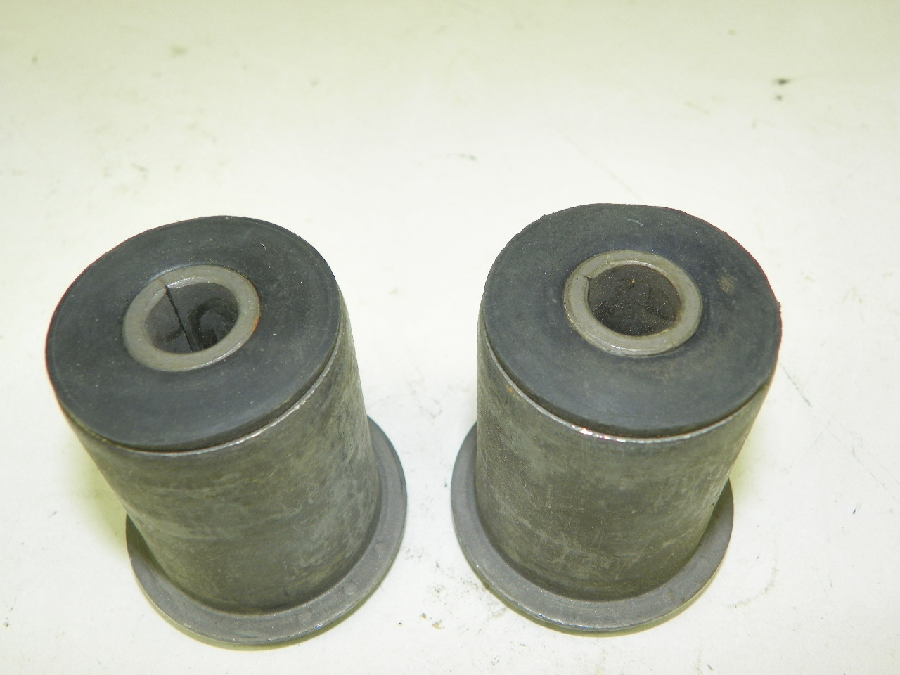 TRW 2-12357 Suspension Bushing NOS for vintage auto part restoration - Image 4