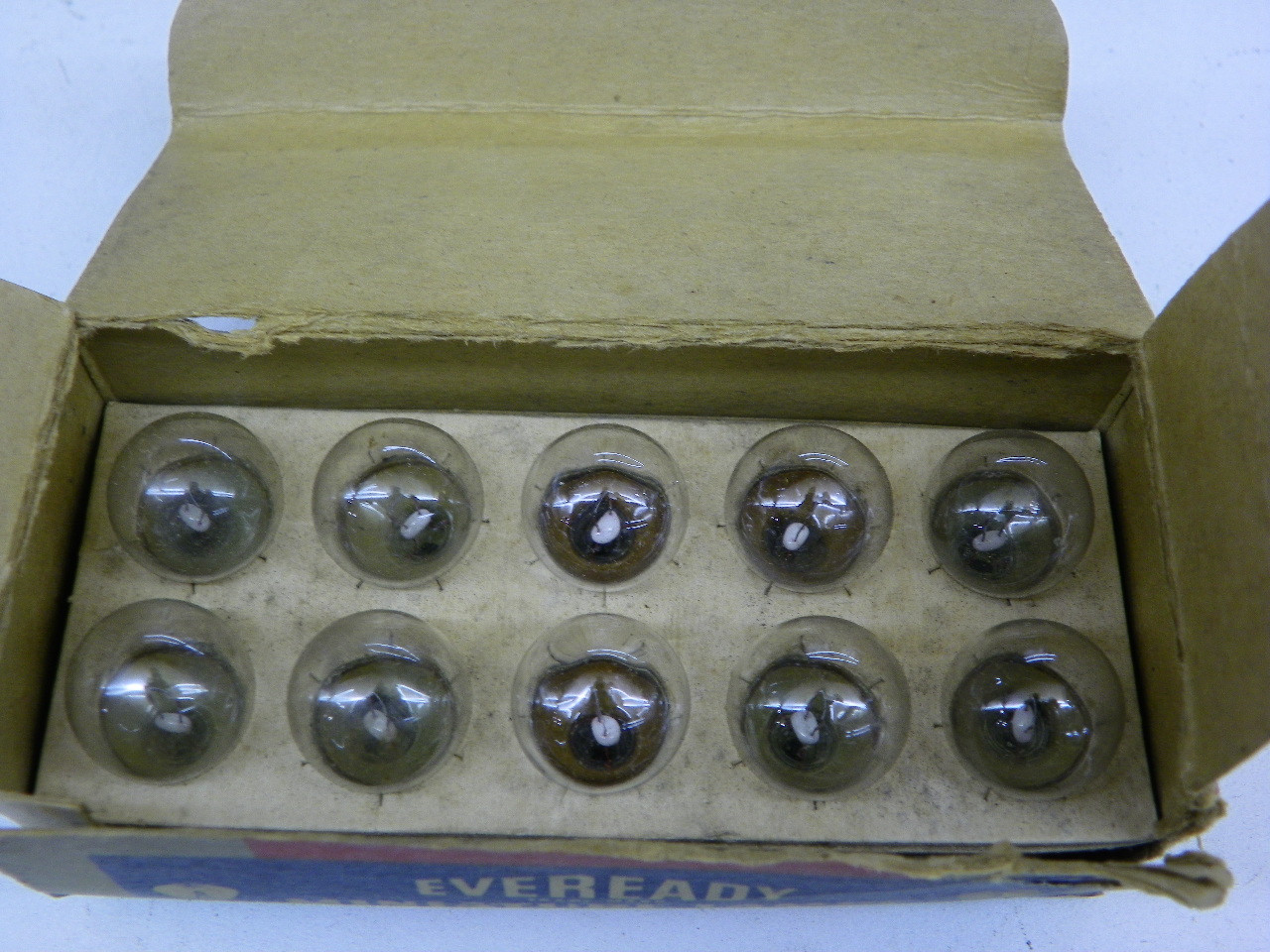Eveready 64 Miniature Lamp for vintage automotive restoration - Image 4