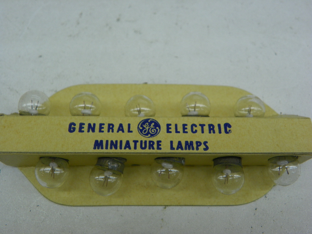 General Electric 131 Miniature Lamps NOS for vintage auto restoration - Image 4