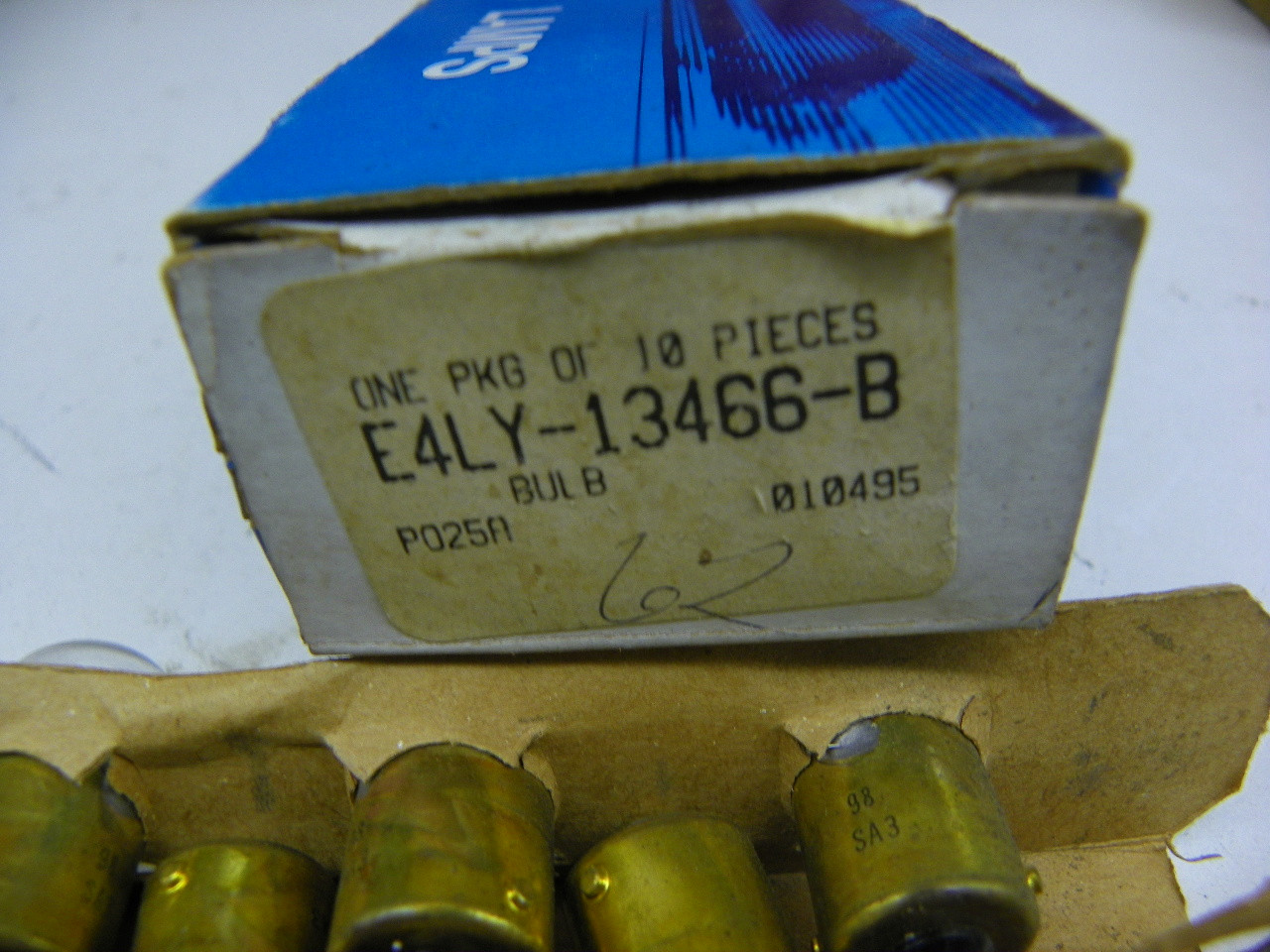 Ford E4LY-13466-B Bulb for vintage auto restoration - Image 2