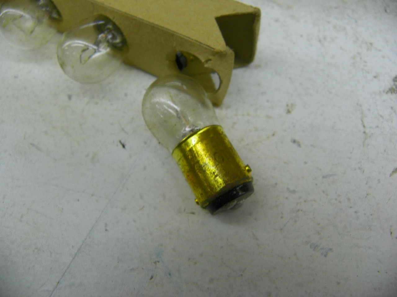 AC Guide L1004 Miniature Lamps 12V 15CP BA15d Base 10-Pack restoration - Image 4