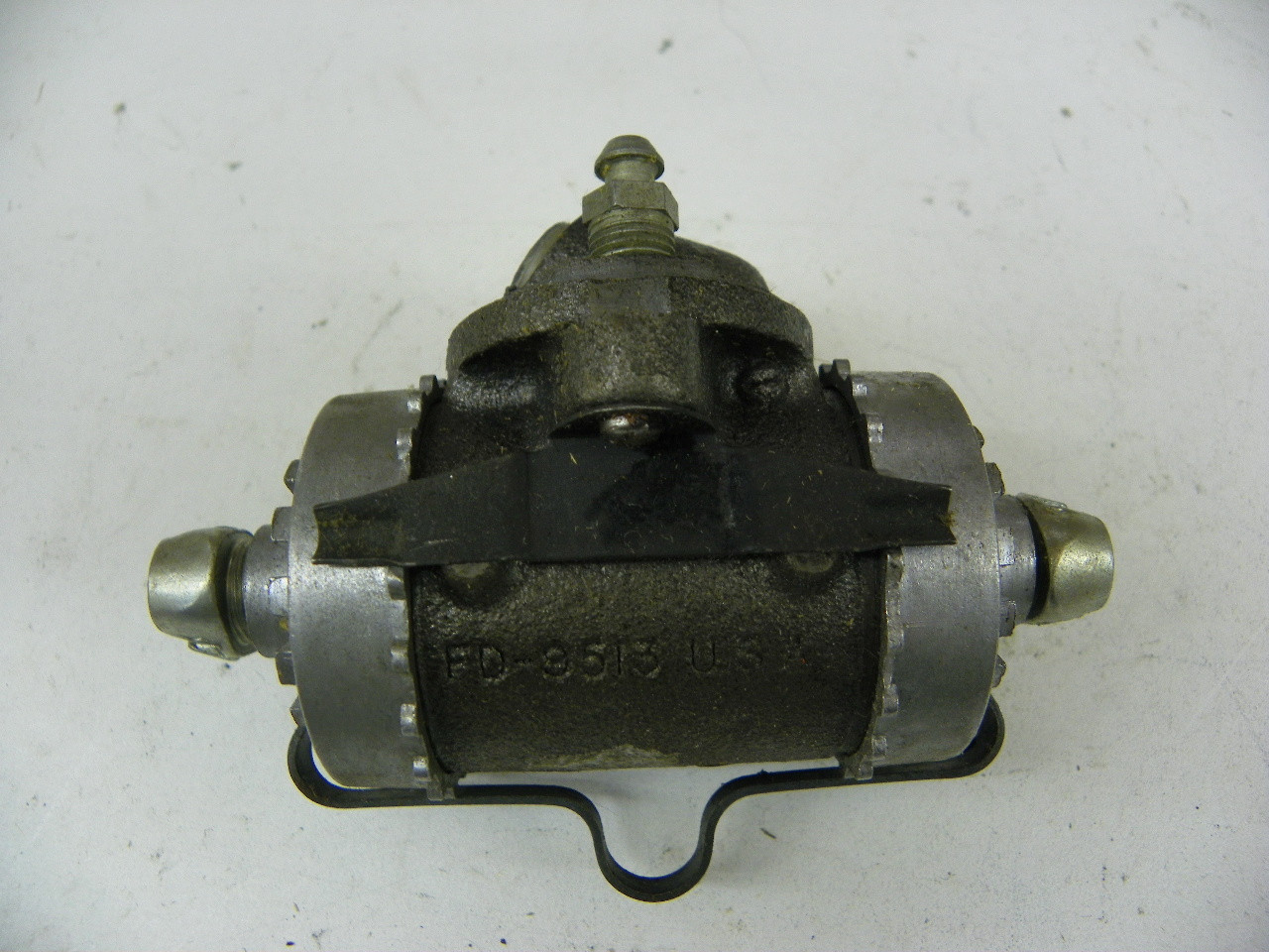 Raybestos 9511 Wheel Cylinder Assembly for 1949-1950 Chevrolet Styleline Fleetline restoration. - Image 4