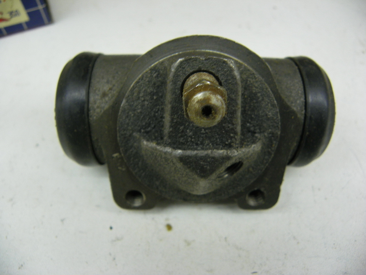Raybestos 6128 Wheel Cylinder Assembly for vintage auto restoration. - Image 3