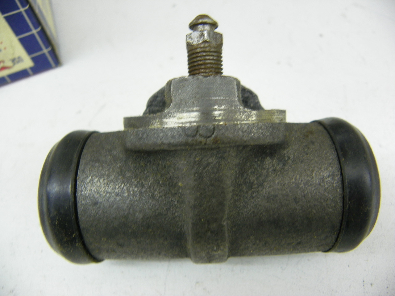 Raybestos 6128 Wheel Cylinder Assembly for vintage auto restoration. - Image 5