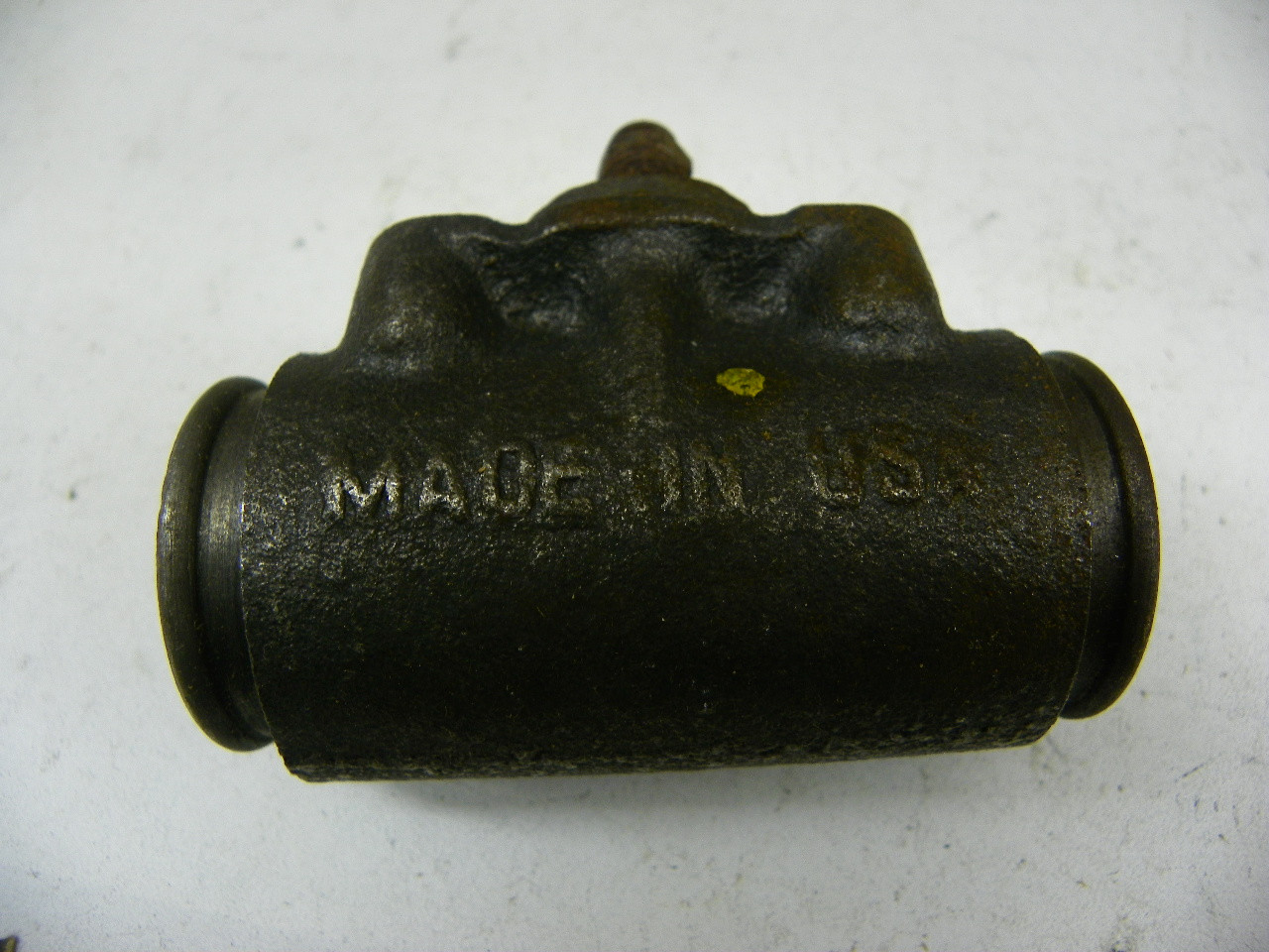 Raybestos 8837 Wheel Cylinder Assembly for vintage auto restoration. - Image 4