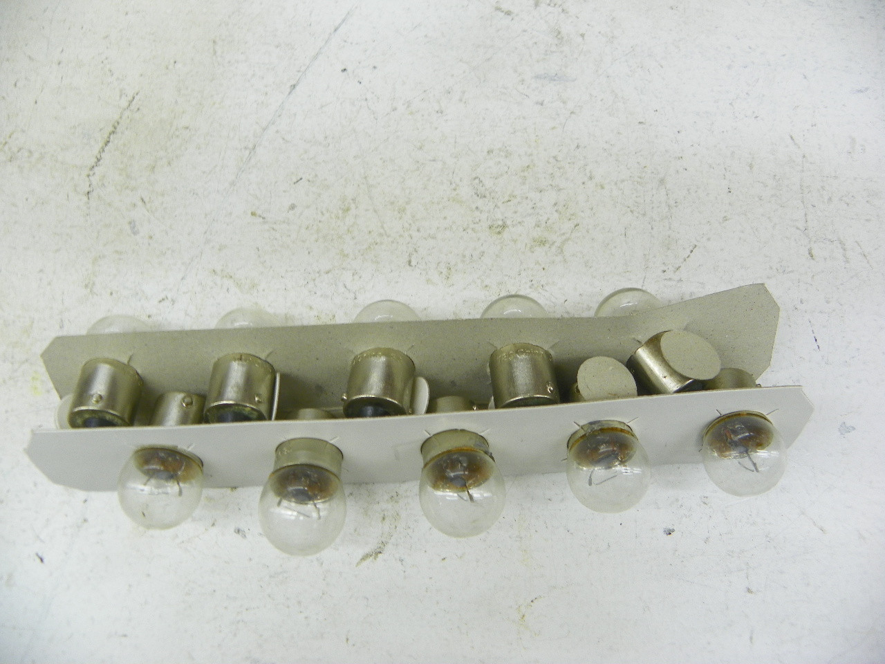 Wagner 89 Miniature Lamp Bulb 12V 6CP for automotive lighting restoration. - Image 4