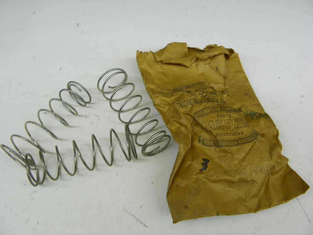 Mopar 634634 Set of 3 Springs restoration. - Image 1