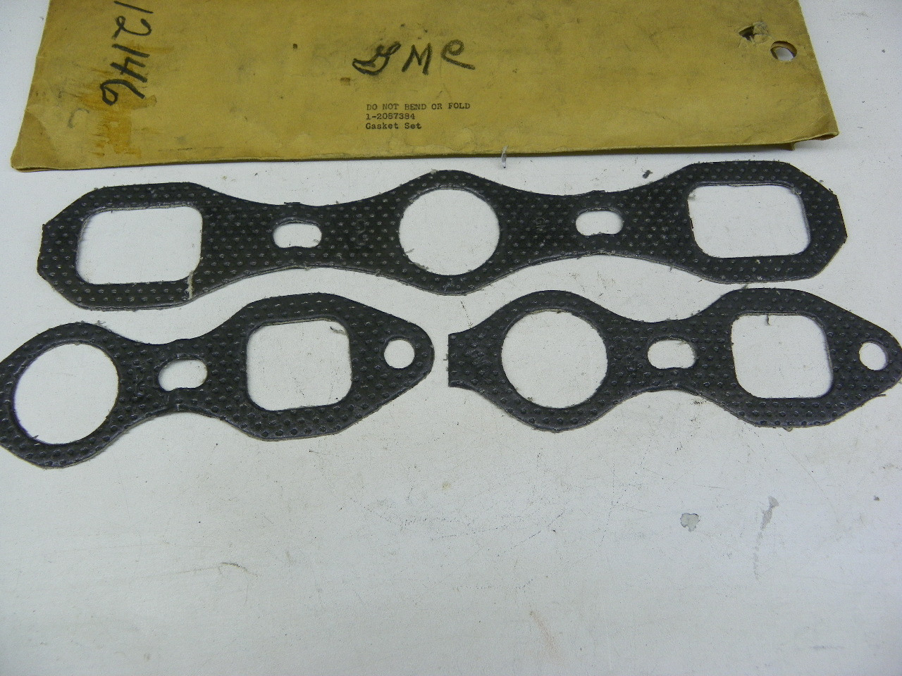 GM 1-2087384 Exhaust Manifold Gasket Set for 1967-1972 Chevy GMC 307 350 400 V8 restoration. - Image 3