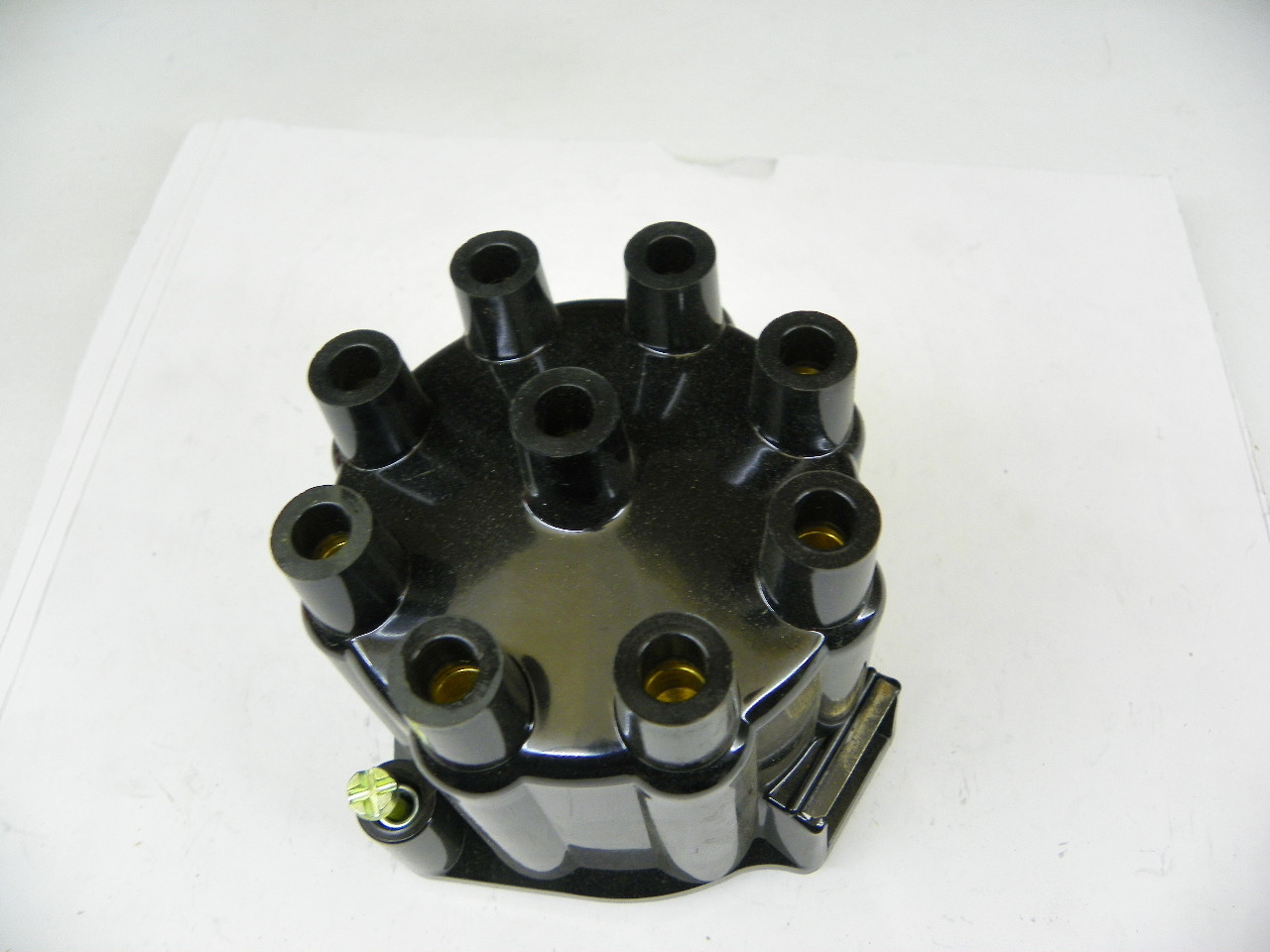 Standard DR432 Distributor Cap NORS for vintage auto part restoration. - Image 3