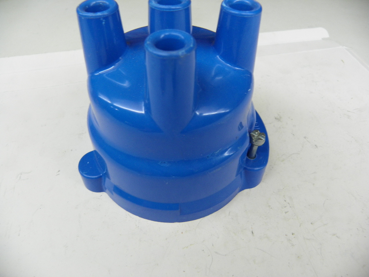Motorcraft DH-352 Distributor Cap (Interchange FD-150) for 1974-1976 Ford Mercury restoration. - Image 7