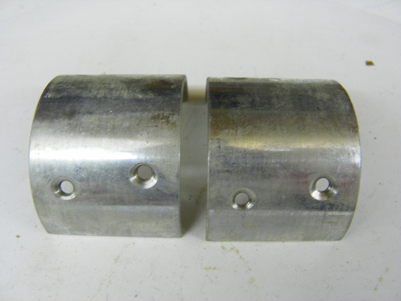 NOS Vintage Ford 92A-6211-L Cadmium Connecting Rod Bearing Pair for 1940 Flathead V8-60 60HP engine restoration. - Image 4