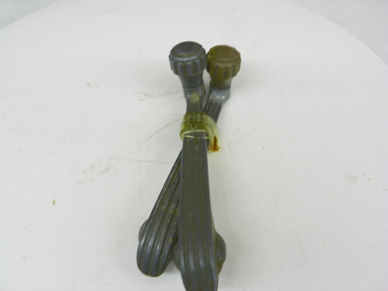 Regal Products IH-119 Window Crank Handle Pair for 1937-1938 Ford NORS restoration. - Image 2