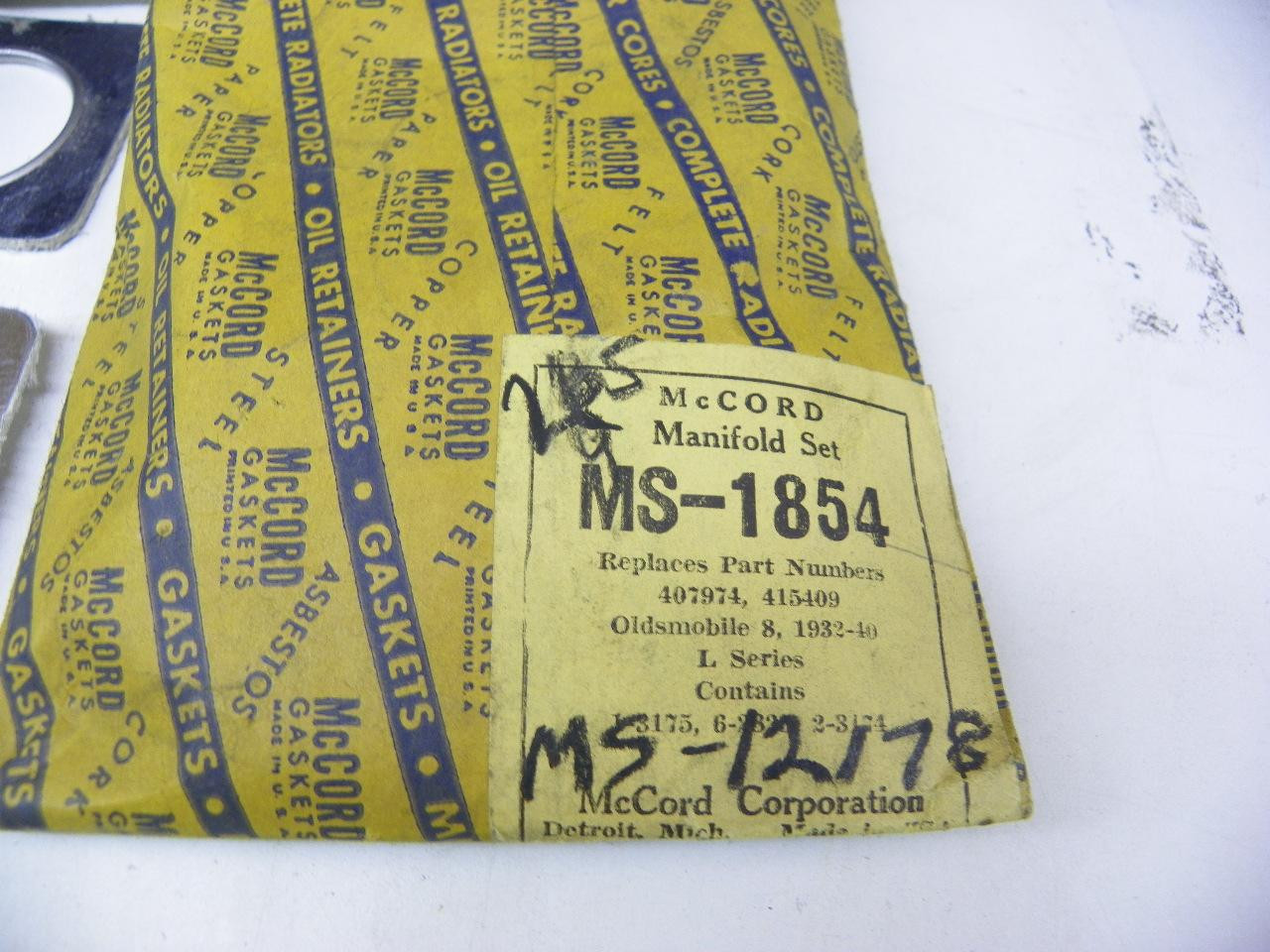 McCORD MS-1854 Manifold Set for 1932-1940 Oldsmobile 8 L Series restoration. - Image 2