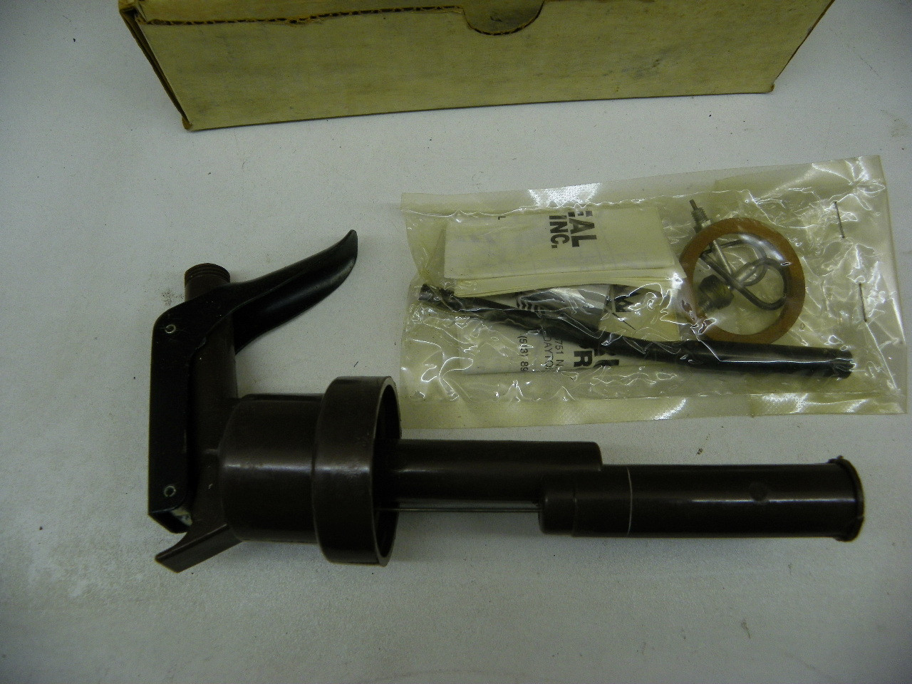 Rubber-Seal RS802 Liquid Applicator Dispenser for vintage auto shop restoration - Image 3