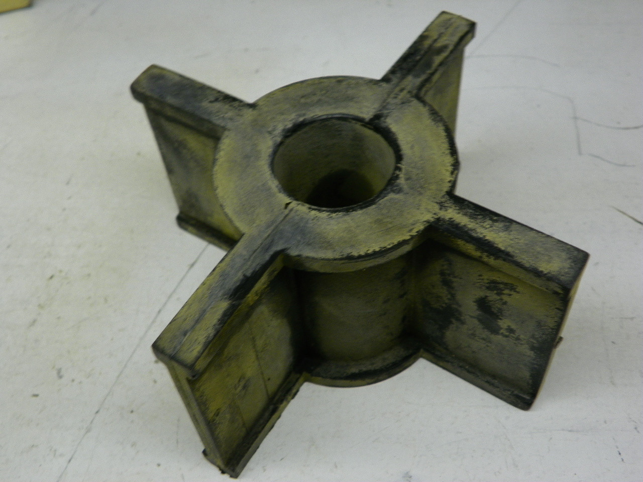 Unbranded 81-28140 Torque Arrestor NORS for vintage auto restoration. - Image 3