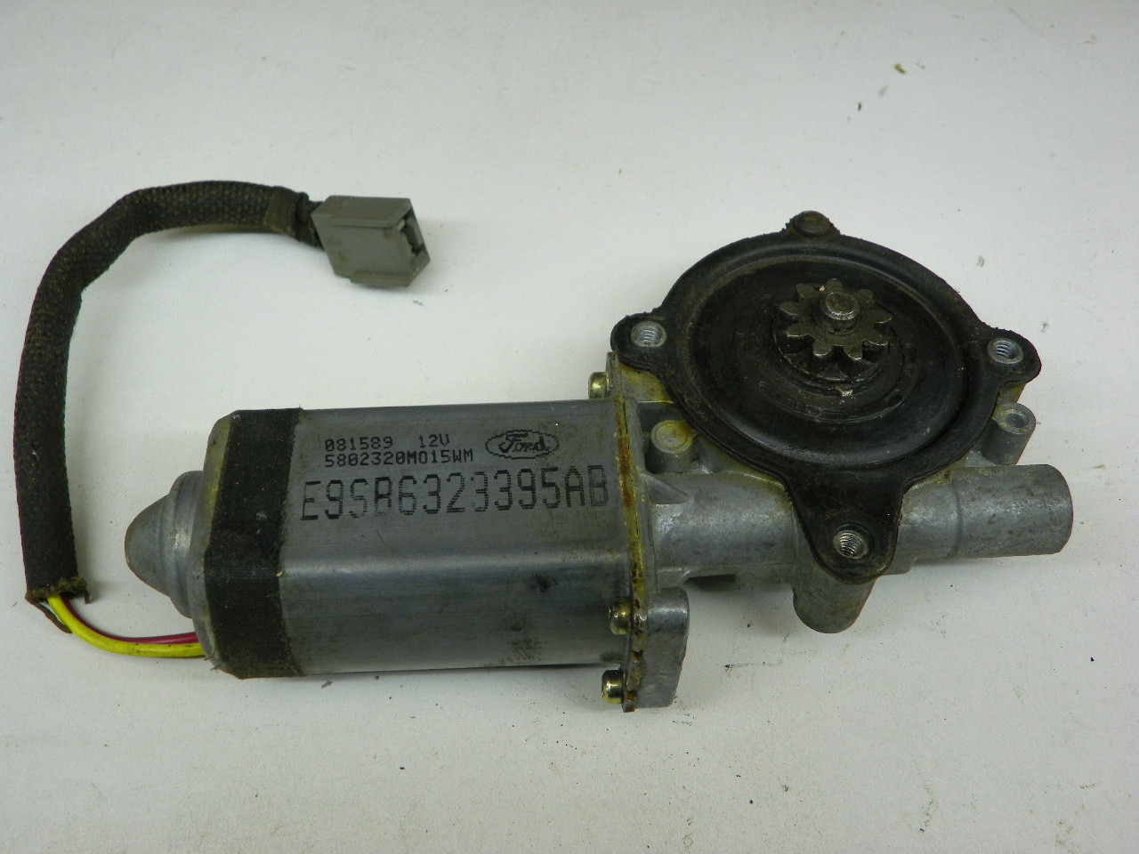 Ford E9SA6323395AB Power Window Motor for 1989-1997 Thunderbird Cougar Front Right Passenger Side restoration. - Image 1