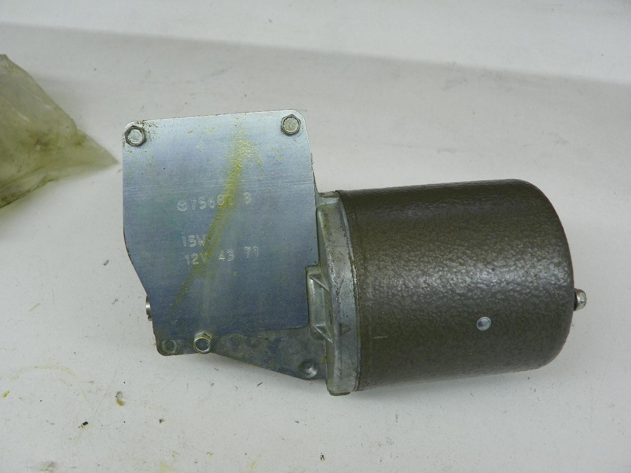 Lucas 75680 Wiper Motor NOS for vintage auto restoration - Image 4