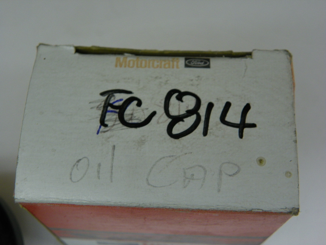 Motorcraft FC814 Oil Cap for engine oil system restoration. - Image 2