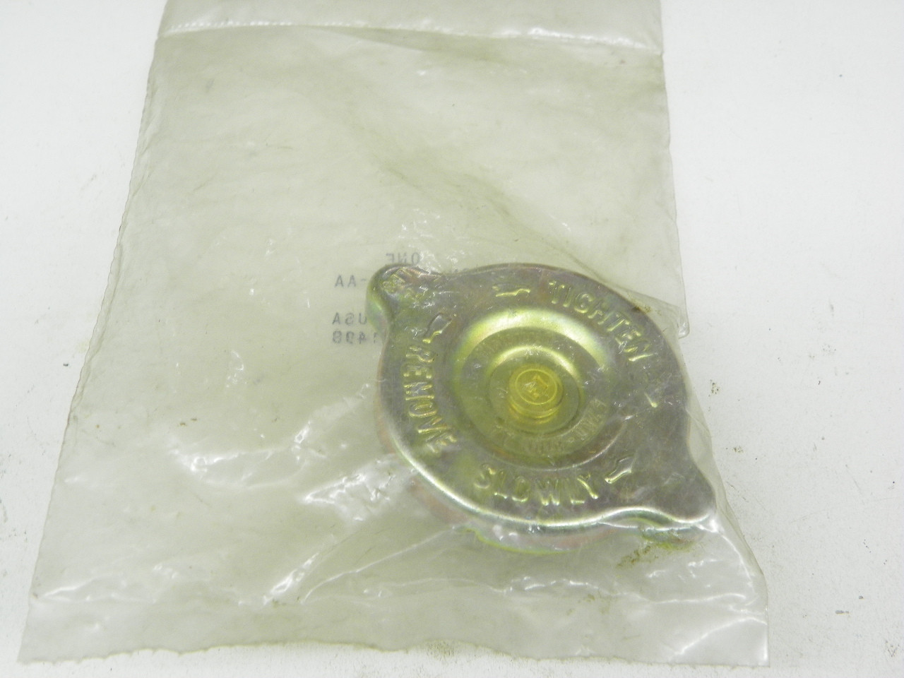 Ford E2NN-8100-AA Radiator Cap NOS for vintage auto restoration. - Image 1