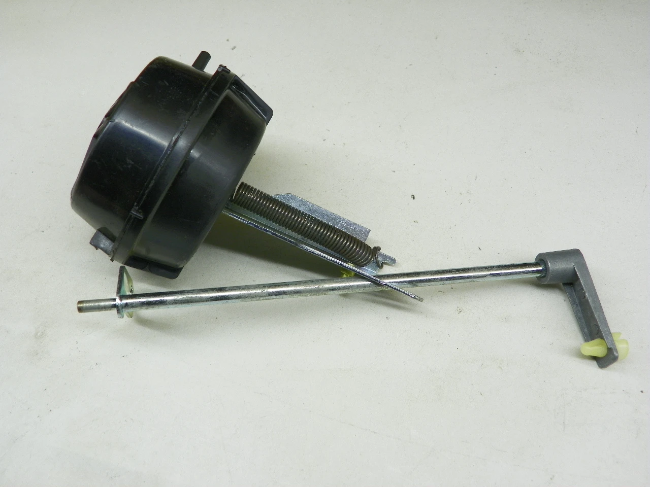 Delco 15-7995 HVAC Vacuum Motor & Shaft Assembly for 1977-1984 GM models restoration. - Image 3